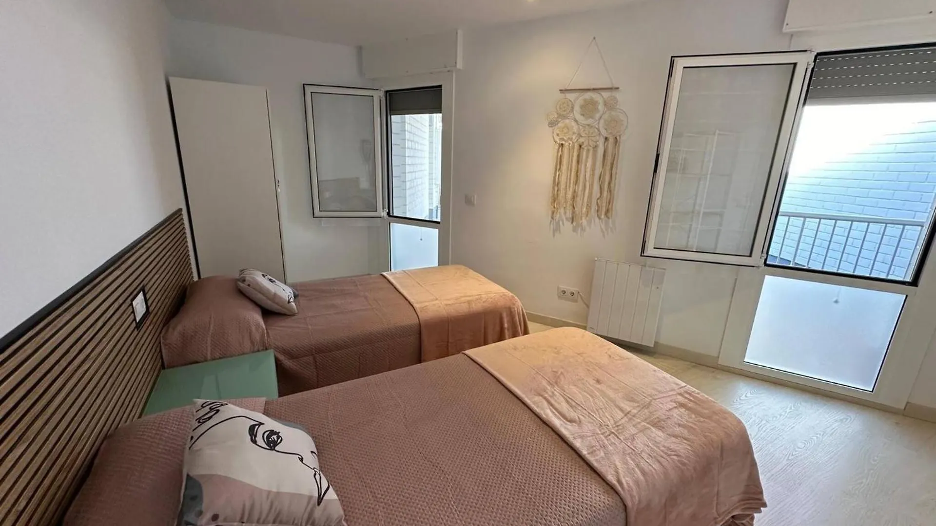 Precioso Apartamento Con Vistas Canal Cerca Playa Av-62 Ρόζες