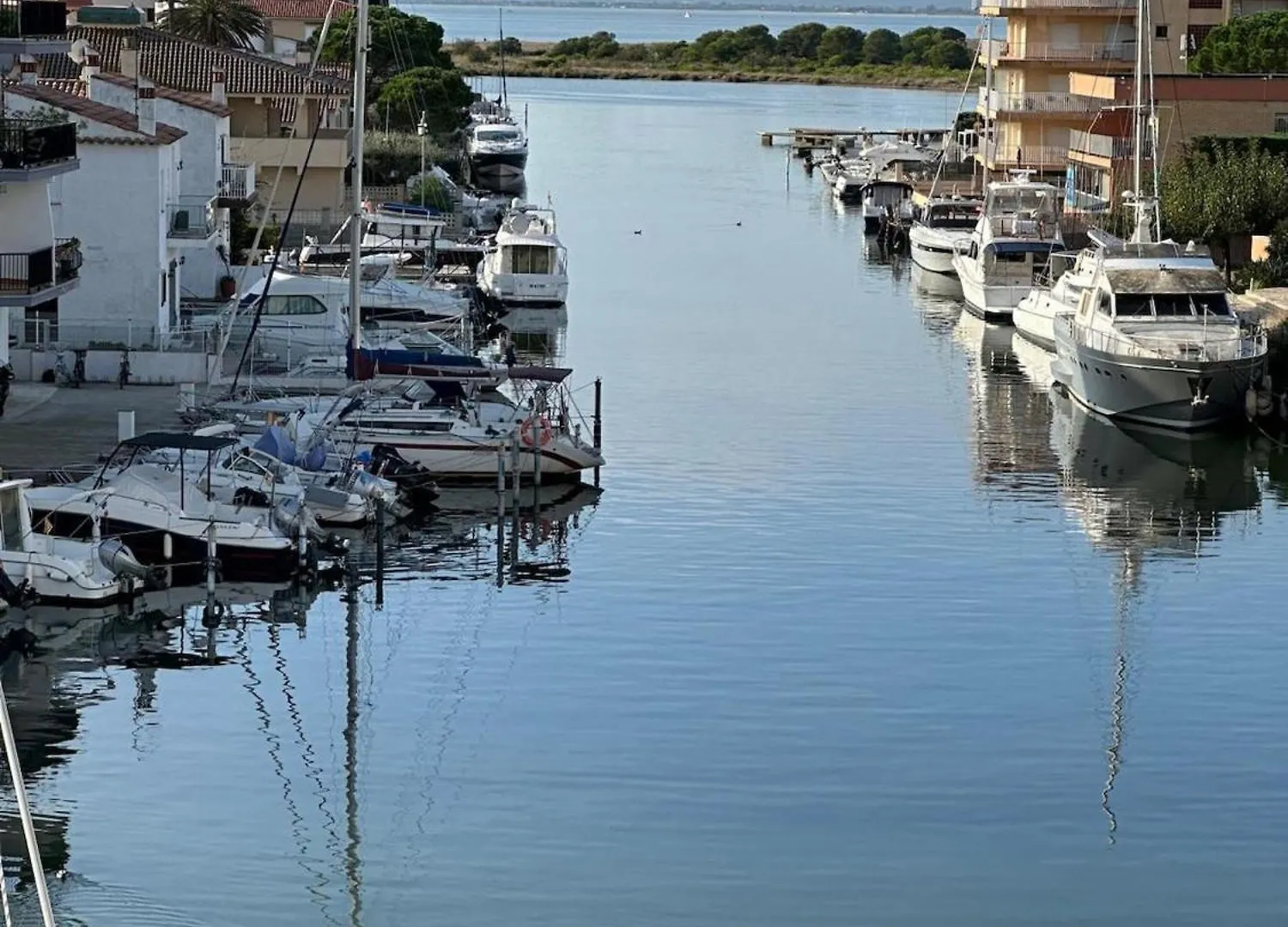 Precioso Apartamento Con Vistas Canal Cerca Playa Av-62 Ρόζες